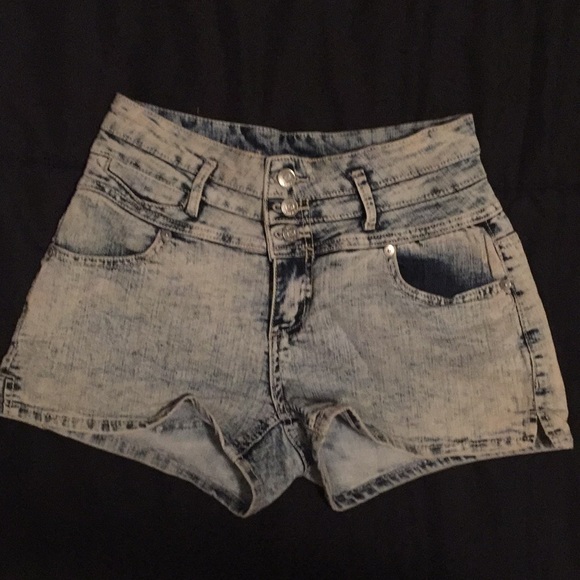 Charlotte Russe light wash jean shorts. - Picture 2 of 6